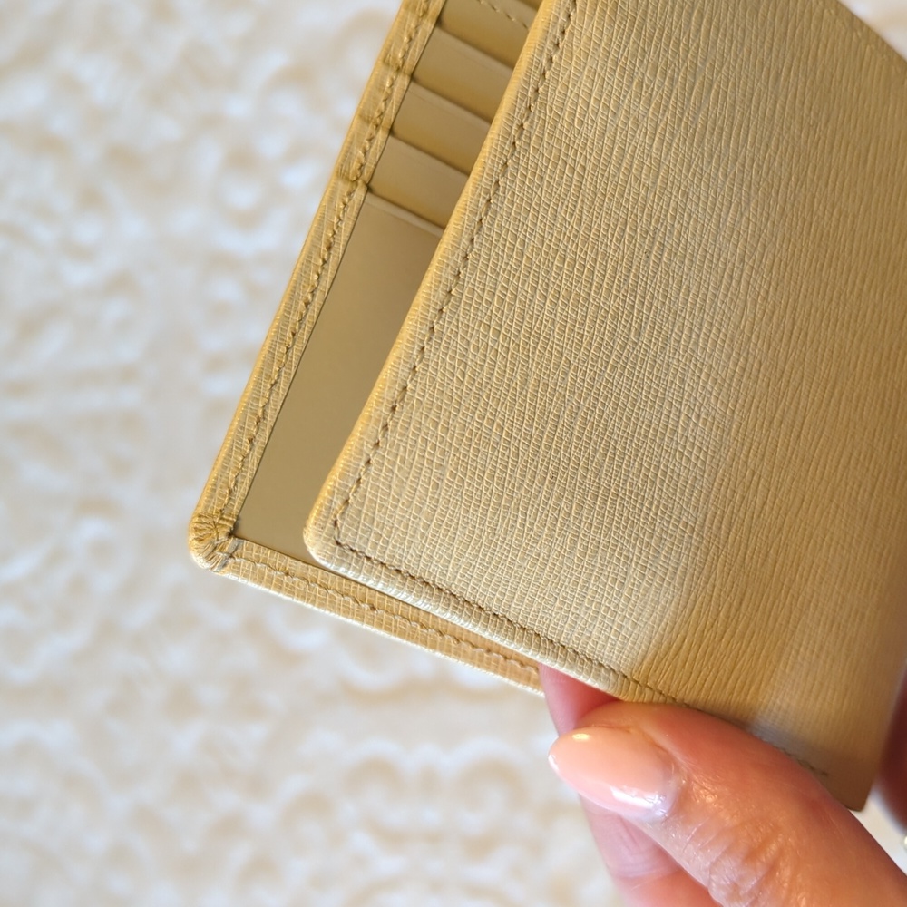 BURBERRYS Cream Leather Authentic Vintage Bifold Wallet - RARE Color! - Picture 12 of 14